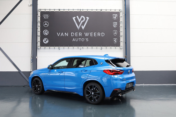 BMW X2 sDrive20i High Executive Edition | Ned Auto | voledig in Black Optiek uitgevoerd | Black Line M velgen | M uitvoering |