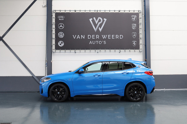 BMW X2 sDrive20i High Executive Edition | Ned Auto | voledig in Black Optiek uitgevoerd | Black Line M velgen | M uitvoering |