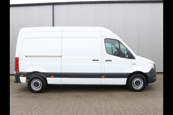 Mercedes-Benz eSprinter L2H2 47kWh Snellader Achteruitrijcamera 270graden achterdeuren Laadruimte pakket 168 KM WLTP