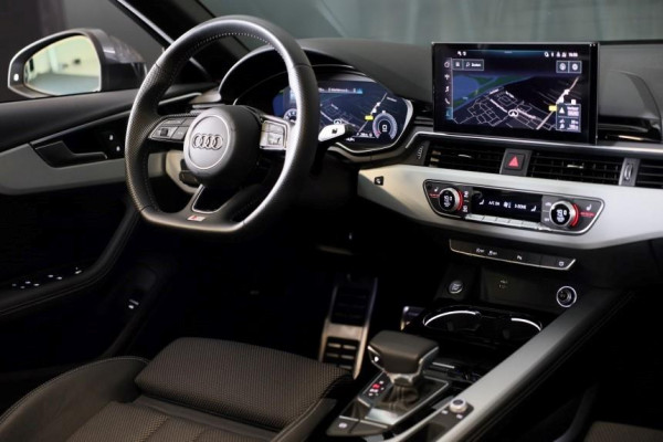 Audi A4 AVANT 2.0 TFSI S Line FACELIFT / AUT / Virtual Cockpit / Cruise Control / F1 / Open Panoramadak / MATRIX / Led / Pdc / 19