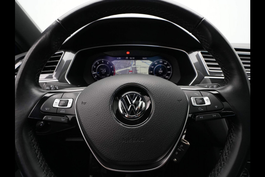 Volkswagen Tiguan 1.4 TSI 150pk DSG Highline R-Line Panorama Navigatie Trekhaak Stoelverwarming 311
