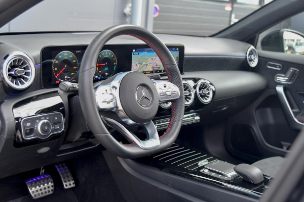 Mercedes-Benz A-Klasse 250 e AMG, BTW, Pano, Memory, Dodeh, Keyless, Camera, Sfeer, CarPlay!