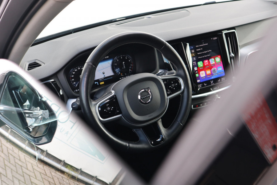 Volvo V60 2.0 T4 Momentum Pro NL AUTO ! STOELVERW | STUURWIEL VERW | CARPLAY | TREKHAAK | PANO |