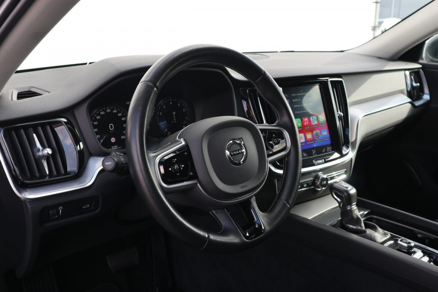 Volvo V60 2.0 T4 Momentum Pro NL AUTO ! STOELVERW | STUURWIEL VERW | CARPLAY | TREKHAAK | PANO |