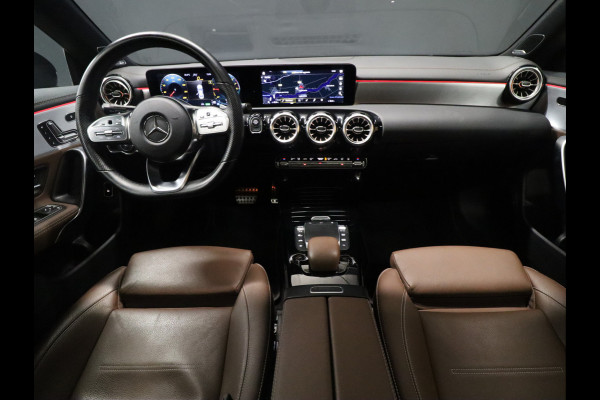 Mercedes-Benz CLA-Klasse 250 e Premium Plus Sport [VOL LEDER, SCHUIFKANTELDAK, ELEC STOELEN, PDC, ACHTERUITRIJCAMERA, STOELVERWARMING, NIEUWSTAAT]