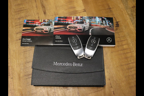 Mercedes-Benz CLA-Klasse 250 e Premium Plus Sport [VOL LEDER, SCHUIFKANTELDAK, ELEC STOELEN, PDC, ACHTERUITRIJCAMERA, STOELVERWARMING, NIEUWSTAAT]
