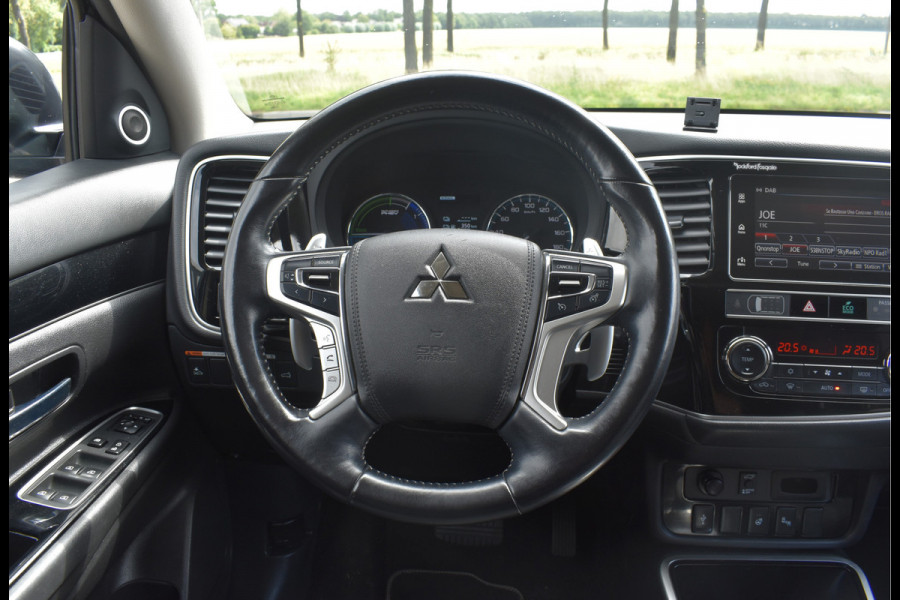 Mitsubishi Outlander 2.4 PHEV Intense+ / Pano-Schuifdak / Apple Carplay / Dodehoek detectie / Stoel & stuur verwarmbaar