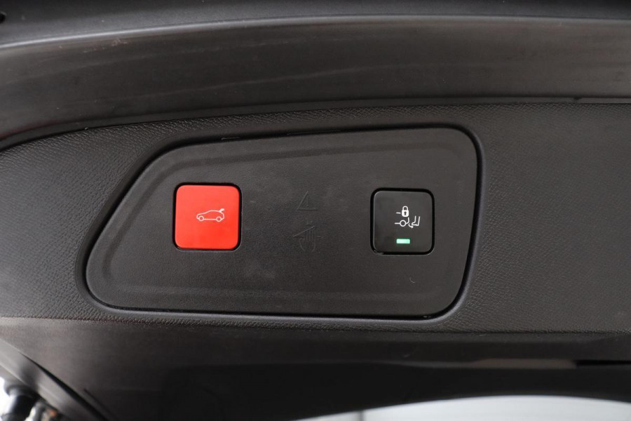 Peugeot 3008 1.6 Hybrid 225 Allure | Stoelverwarming | Adaptive cruise | Carplay | Camera | Navigatie | Dodehoek detectie | Full LED