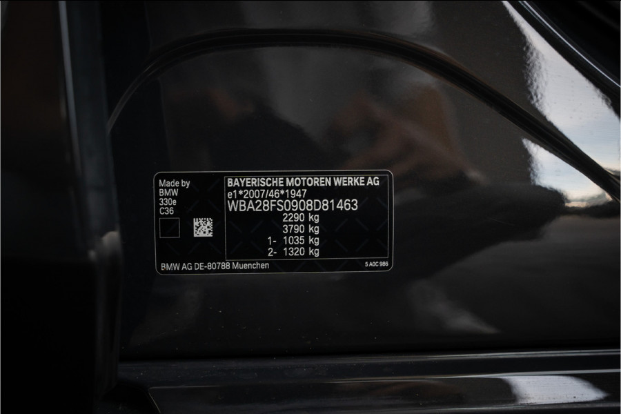 BMW 3-serie 330e M-Sport - Panorama l HUD l Memory l Sfeerverlichtiging