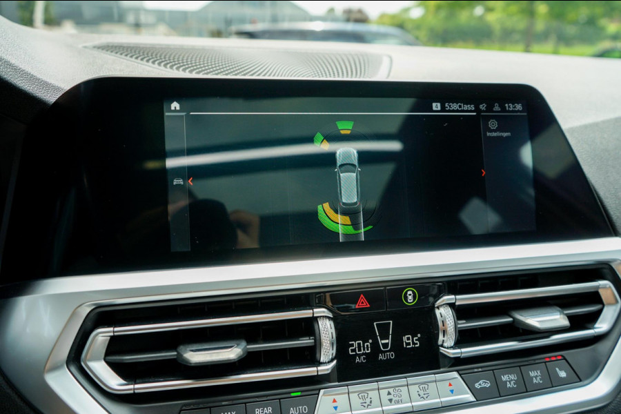 BMW 3 Serie Touring 320d High Executive, M-pakket, M-onderstel, Panorama, Autom. Trekhaak, Harman Kardon, Apple Carplay, Android