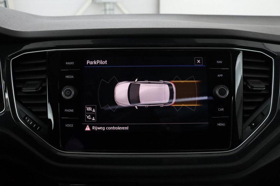 Volkswagen T-Roc 1.5 TSI Sport | DSG | Panoramadak | Keyless | Adaptive cruise | Carplay | Navigatie | Full LED | Active Info | Climate control