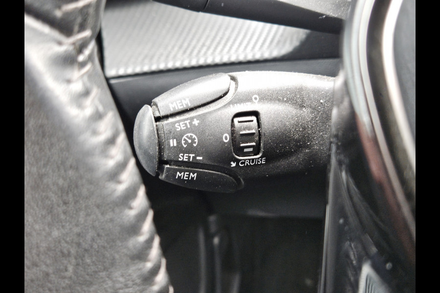 Peugeot 2008 1.2 PureTech Active Dealer O.H | Trekhaak Afneembaar | LED Koplampen |  Navi Full Map | Laneassist | Apple Carplay | Cruise Control |