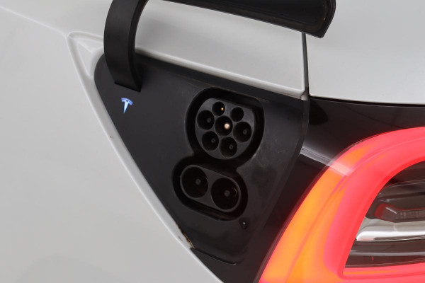Tesla Model 3 Standard RWD Plus 60 kWh | Autopilot | Panoramadak | Leder | Stoelverwarming | Camera | Full LED | Navigatie