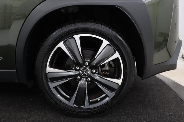 Lexus UX 250h Executive Line | Leder | Head-Up | Adaptive cruise | Stoelverwarming | Carplay | Navigatie | Camera | Trekhaak | Full LED | Keyless