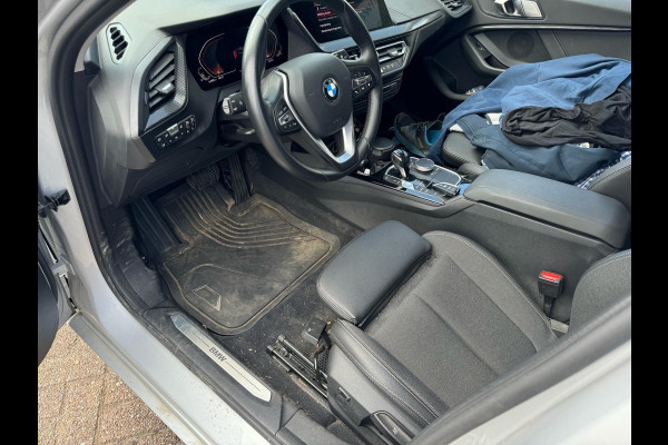 BMW 1-serie 118i Executive Edition 140pk Automaat | Digitale cock pit | Audio pakket | 17 inch