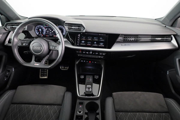 Audi A3 Sportback 40 TFSI e Business edition S-Line 204 pk S-tronic | Navigatie | Parkeersensoren (Park assist) | Matrix LED koplampen | Stoelverwarming |