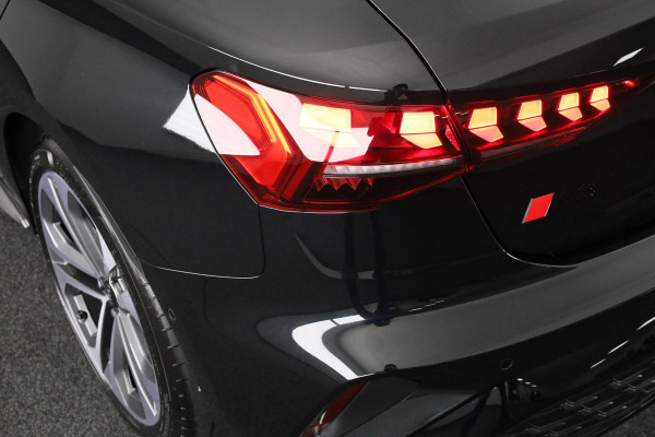 Audi A3 Sportback 35 TFSI S edition 150pk S-tronic | Facelift | Navigatie | Elektrisch verstelbare voorstoelen | parkeercamera | 18 inch lichtmetalen velgen