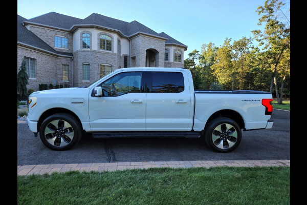 Ford USA F-150 LIGHTNING Platinum Extended Range