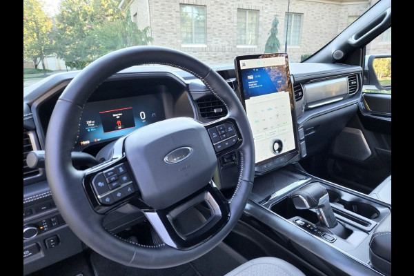 Ford USA F-150 LIGHTNING Platinum Extended Range