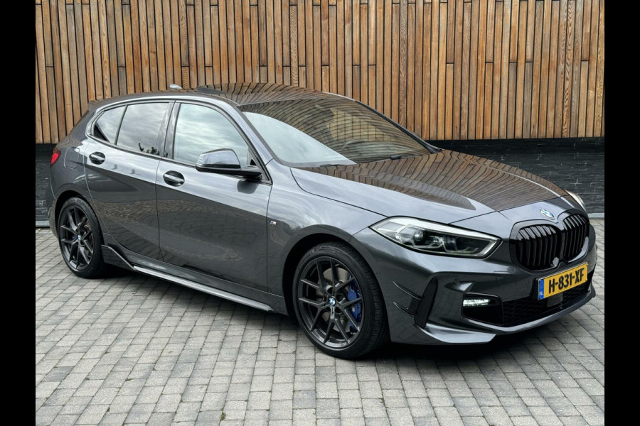 BMW 1-serie 118i M-performance | Automaat | Pano | Kuipstoelen leer | Stoelverwarming | LED | Getint glas | Sportonderstel | Compleet