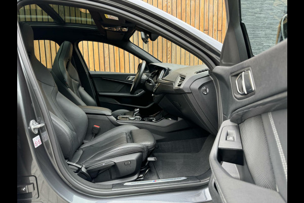 BMW 1-serie 118i M-performance | Automaat | Pano | Kuipstoelen leer | Stoelverwarming | LED | Getint glas | Sportonderstel | Compleet