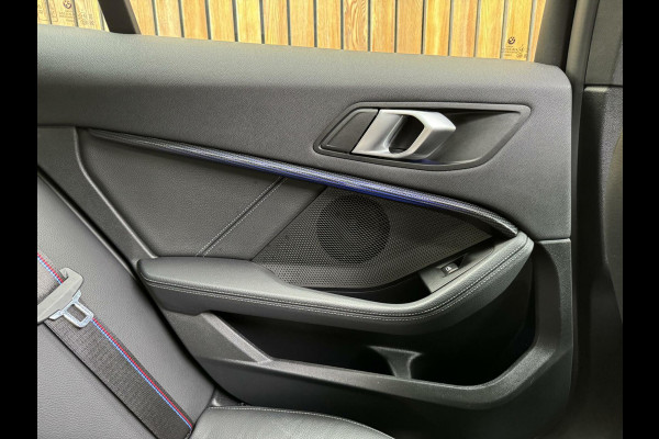 BMW 1-serie 118i M-performance | Automaat | Pano | Kuipstoelen leer | Stoelverwarming | LED | Getint glas | Sportonderstel | Compleet