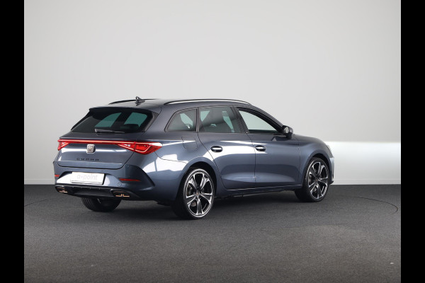 CUPRA Leon Sportstourer 1.4 e-Hybrid VZ Business 204 pk Automaat (DSG) | Navigatie | Parkeersensoren achter | Adaptieve cruise control | Stoelverwarming | LED koplampen |