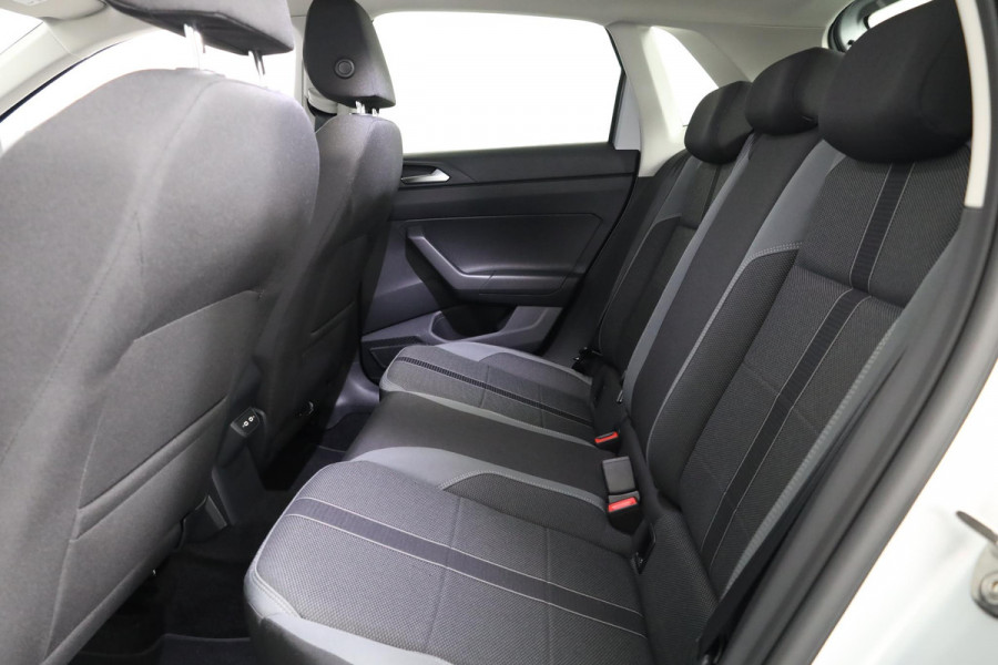 Volkswagen Polo 1.0 TSI Style 95 pk Automaat (DSG) | Navigatie | Parkeersensoren (Park assist) | Achteruitrijcamera | Adaptieve cruise control | Stoelverwarming |