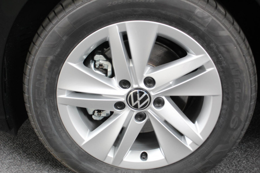 Volkswagen Golf 1.0 eTSI DSG Life | Navigatie | Climate Control | Full LED | Winterpakket | Lichtmetalen Velgen | Parkeer sensoren V+A + Camera | APP Connect