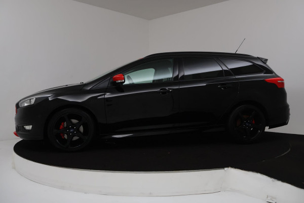 Ford FOCUS Wagon 1.5 Black Edition (NAVIGATIE, PARKEERSENSOREN, CRUISE, MULTIMEDIA, LM VELGEN)