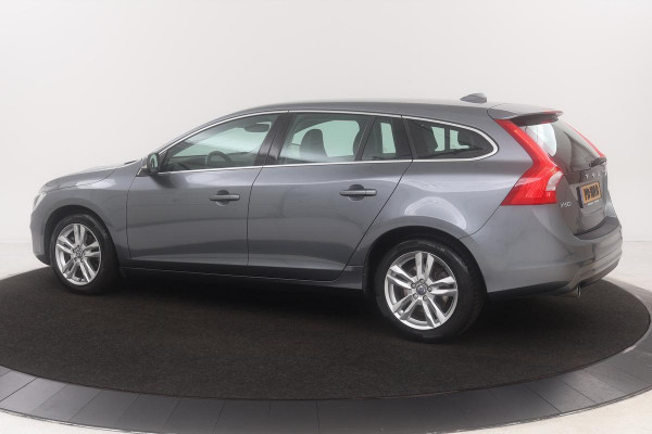 Volvo V60 2.0 D2 Polar+ | Standkachel | Stuur & Stoelverwarming | Half leder | Navigatie | PDC | Voorruitverwarming | Bluetooth