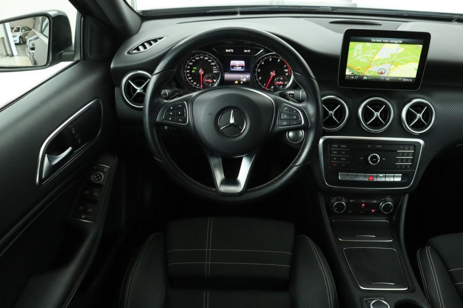 Mercedes-Benz A-Klasse 180 Urban | Sportstoelen | Half leder | Park Assist | Full LED | Navigatie | Airco | Cruise control