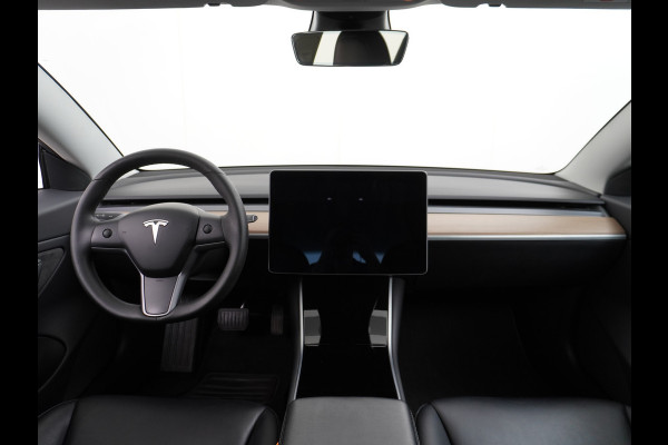 Tesla Model 3 SR+ TREKHAAK Standard RWD Plus 60kwh 325PK AutoPilot 2.5 Leer Premium-l.s. PanoDak Adaptive cruise 18" Camera's Elektr.-Stuur+St WIFI Ecc Navigatiesysteem full map LED Comfortstoel(en) ACC Dual-ECC DAB Voorverwarmen interieur via App Keyless via Telefoonsleutel One-Pedal-Drive Origin. NLse auto ! 1e eigenaar lease 910kg trekvermogen