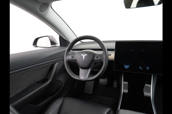 Tesla Model 3 SR+ TREKHAAK Standard RWD Plus 60kwh 325PK AutoPilot 2.5 Leer Premium-l.s. PanoDak Adaptive cruise 18" Camera's Elektr.-Stuur+St WIFI Ecc Navigatiesysteem full map LED Comfortstoel(en) ACC Dual-ECC DAB Voorverwarmen interieur via App Keyless via Telefoonsleutel One-Pedal-Drive Origin. NLse auto ! 1e eigenaar lease 910kg trekvermogen