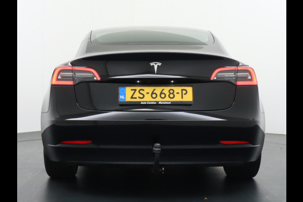 Tesla Model 3 SR+ TREKHAAK Standard RWD Plus 60kwh 325PK AutoPilot 2.5 Leer Premium-l.s. PanoDak Adaptive cruise 18" Camera's Elektr.-Stuur+St WIFI Ecc Navigatiesysteem full map LED Comfortstoel(en) ACC Dual-ECC DAB Voorverwarmen interieur via App Keyless via Telefoonsleutel One-Pedal-Drive Origin. NLse auto ! 1e eigenaar lease 910kg trekvermogen