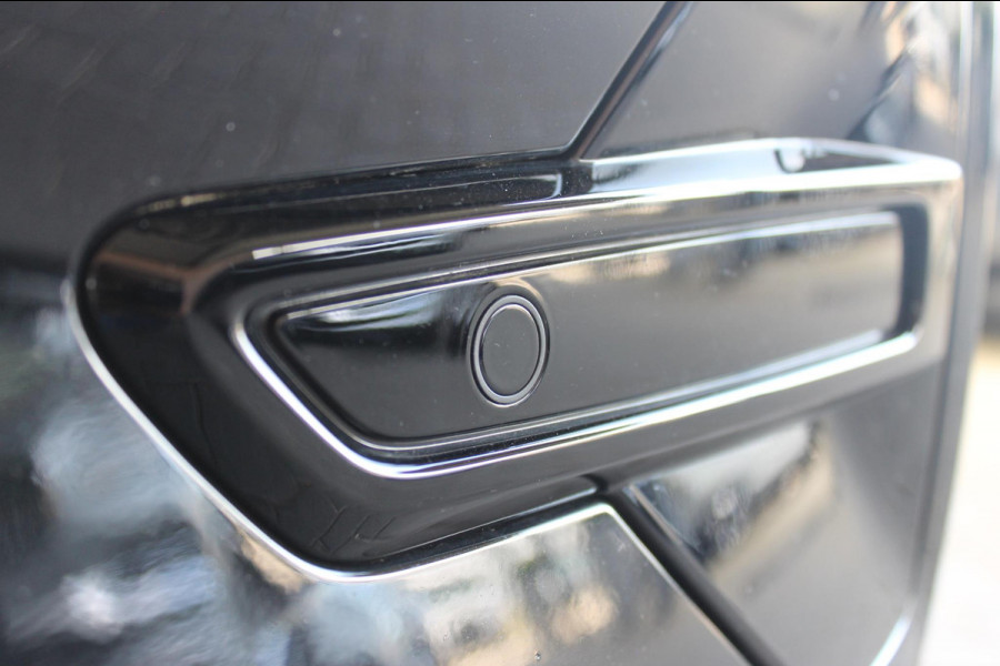 Volvo XC40 231PK Automaat Recharge Plus Stoelverwarming / Warmtepomp / Apple Carplay / Stuurwiel verwarming / 19" lichtmetalen velgen / Parkeersensoren met camera achter