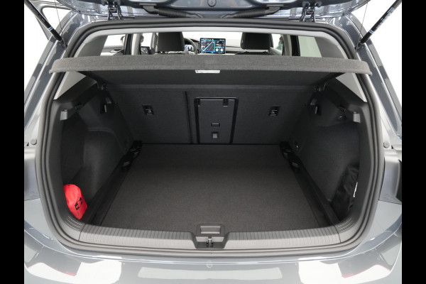 Volkswagen Golf 1.5 eTSI 116 7DSG Life Edition Automaat | Velgen 'Suzuka', 19 inch lichtmetaal R-Line (inclusief 225/40 R19 banden en voorzien van slotbouten) | Achteruitrijcamera (Rear View) | Zijruiten achter en achterruit getint 65% lichtabsorberend | Diefstalalarm | Rijstrookbehoudassistent (Lane Assist)