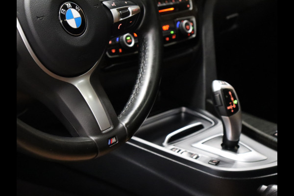 BMW 3 Serie Touring 318i M Sport [SCHUIFKANTELDAK, DIGITAL DASH, M-STUUR, VOL LEDER, PDC, STOELVERWARMING, CRUISE, NAVIGATIE, NIEUWSTAAT]