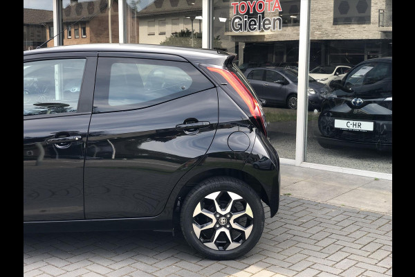 Toyota Aygo 1.0 VVT-i x-joy | Apple CarPlay/Android Auto, Lichtmetalen velgen, Bluetooth, Stuurbediening, Parkeercamera