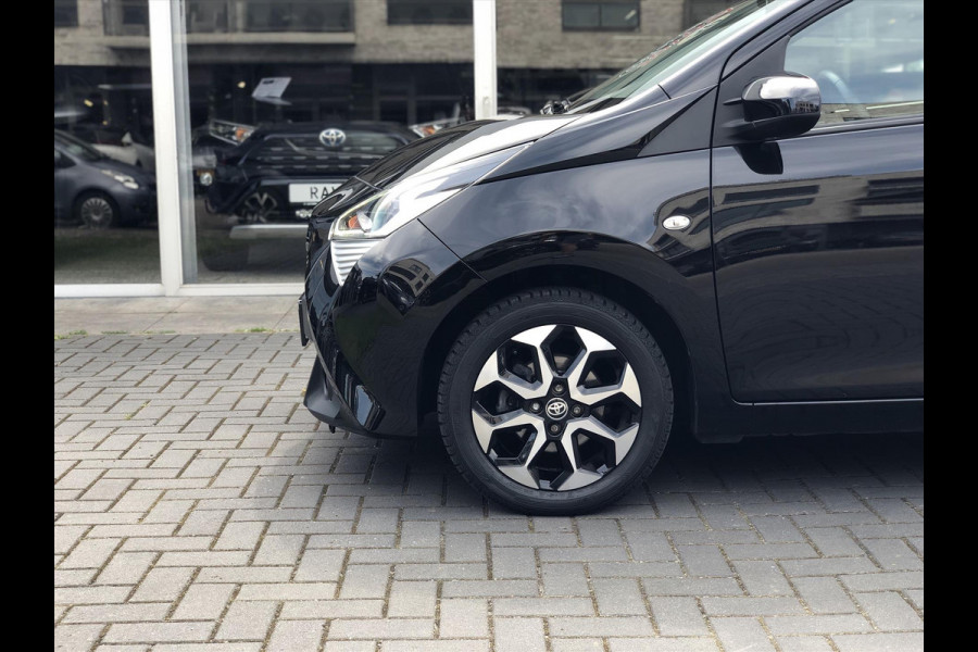 Toyota Aygo 1.0 VVT-i x-joy | Apple CarPlay/Android Auto, Lichtmetalen velgen, Bluetooth, Stuurbediening, Parkeercamera