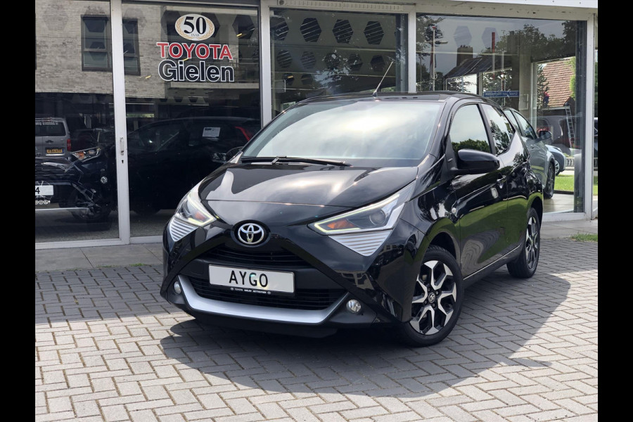 Toyota Aygo 1.0 VVT-i x-joy | Apple CarPlay/Android Auto, Lichtmetalen velgen, Bluetooth, Stuurbediening, Parkeercamera