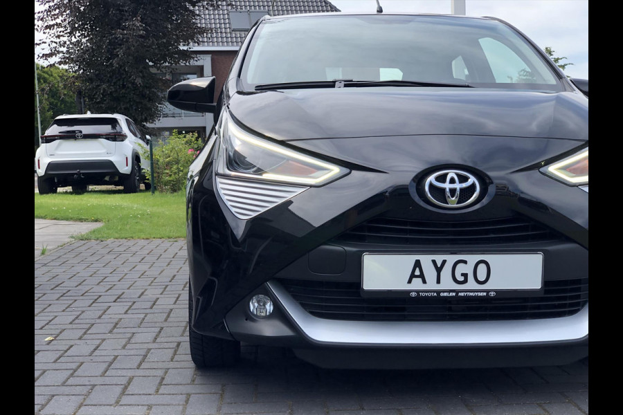 Toyota Aygo 1.0 VVT-i x-joy | Apple CarPlay/Android Auto, Lichtmetalen velgen, Bluetooth, Stuurbediening, Parkeercamera