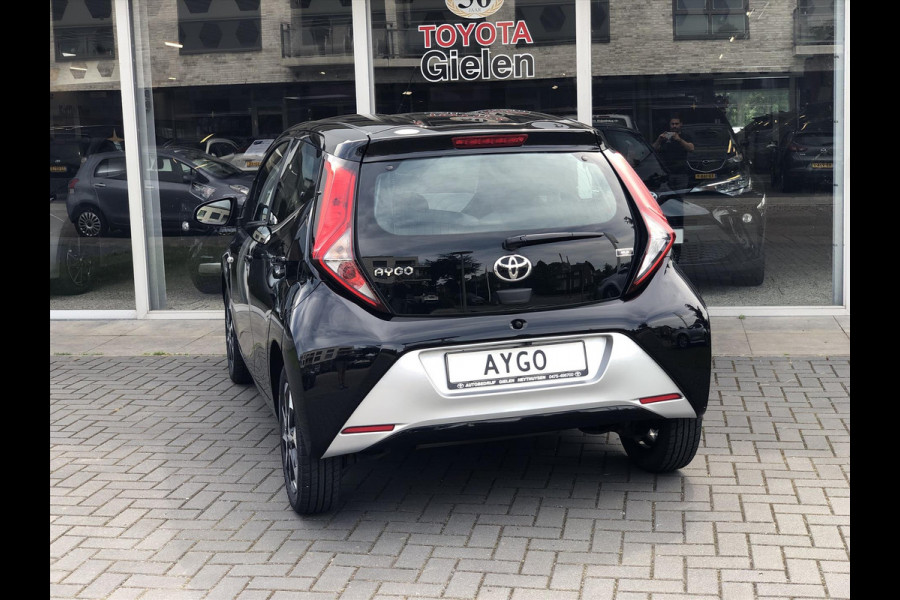 Toyota Aygo 1.0 VVT-i x-joy | Apple CarPlay/Android Auto, Lichtmetalen velgen, Bluetooth, Stuurbediening, Parkeercamera