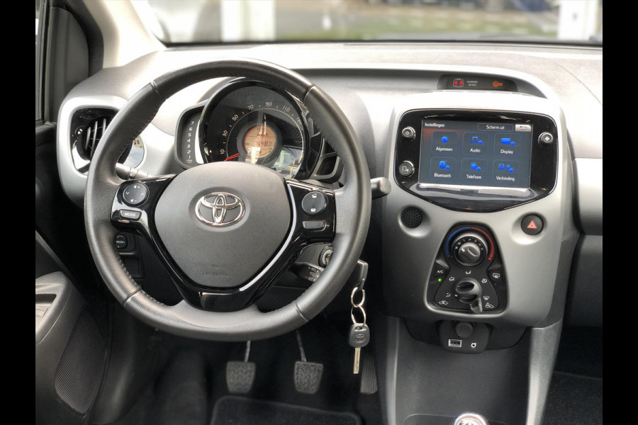 Toyota Aygo 1.0 VVT-i x-joy | Apple CarPlay/Android Auto, Lichtmetalen velgen, Bluetooth, Stuurbediening, Parkeercamera