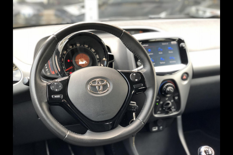 Toyota Aygo 1.0 VVT-i x-joy | Apple CarPlay/Android Auto, Lichtmetalen velgen, Bluetooth, Stuurbediening, Parkeercamera