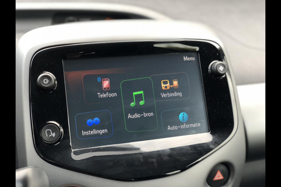 Toyota Aygo 1.0 VVT-i x-joy | Apple CarPlay/Android Auto, Lichtmetalen velgen, Bluetooth, Stuurbediening, Parkeercamera