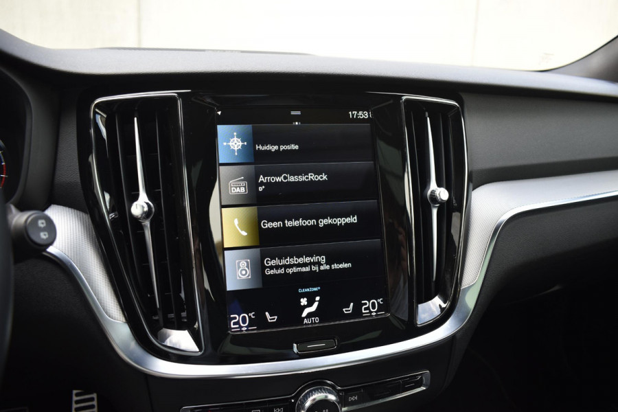 Volvo V60 B3 177PK Automaat R-Design / Intellisafe / Panoramadak / Harman Kardon / Elektrische stoelen / Trekhaak