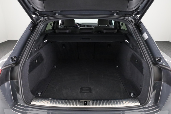 Audi Q8 e-tron 50 quattro S Edition 95 kWh 340 pk S-tronic | Verlengde garantie | Navigatie | Parkeersensoren (Park assist) | Rondomzichtcamera | 22" lichtmetalen velgen |