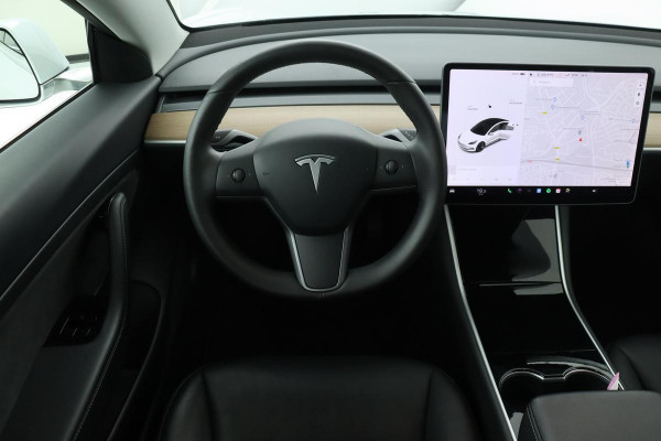 Tesla Model 3 Standard RWD Plus 60 kWh | Autopilot | Trekhaak | Panoramadak | Leder | Stoelverwarming | Camera | Full LED