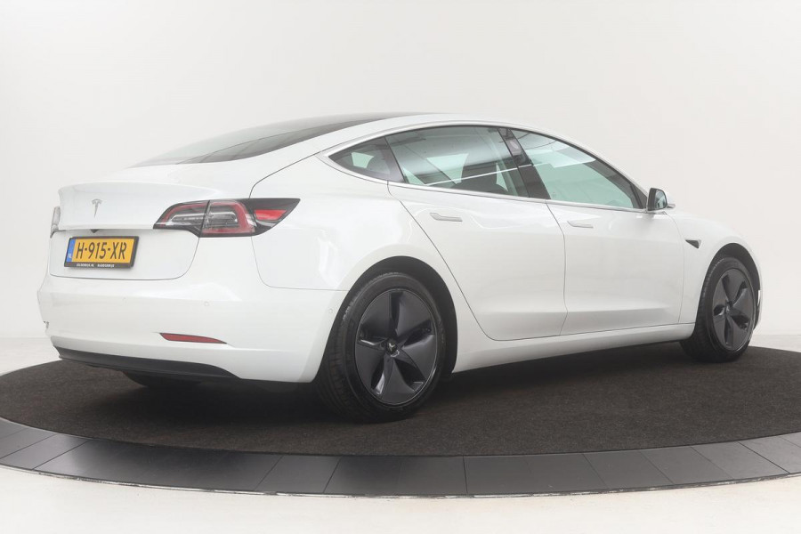 Tesla Model 3 Standard RWD Plus 60 kWh | Autopilot | Trekhaak | Panoramadak | Leder | Stoelverwarming | Camera | Full LED